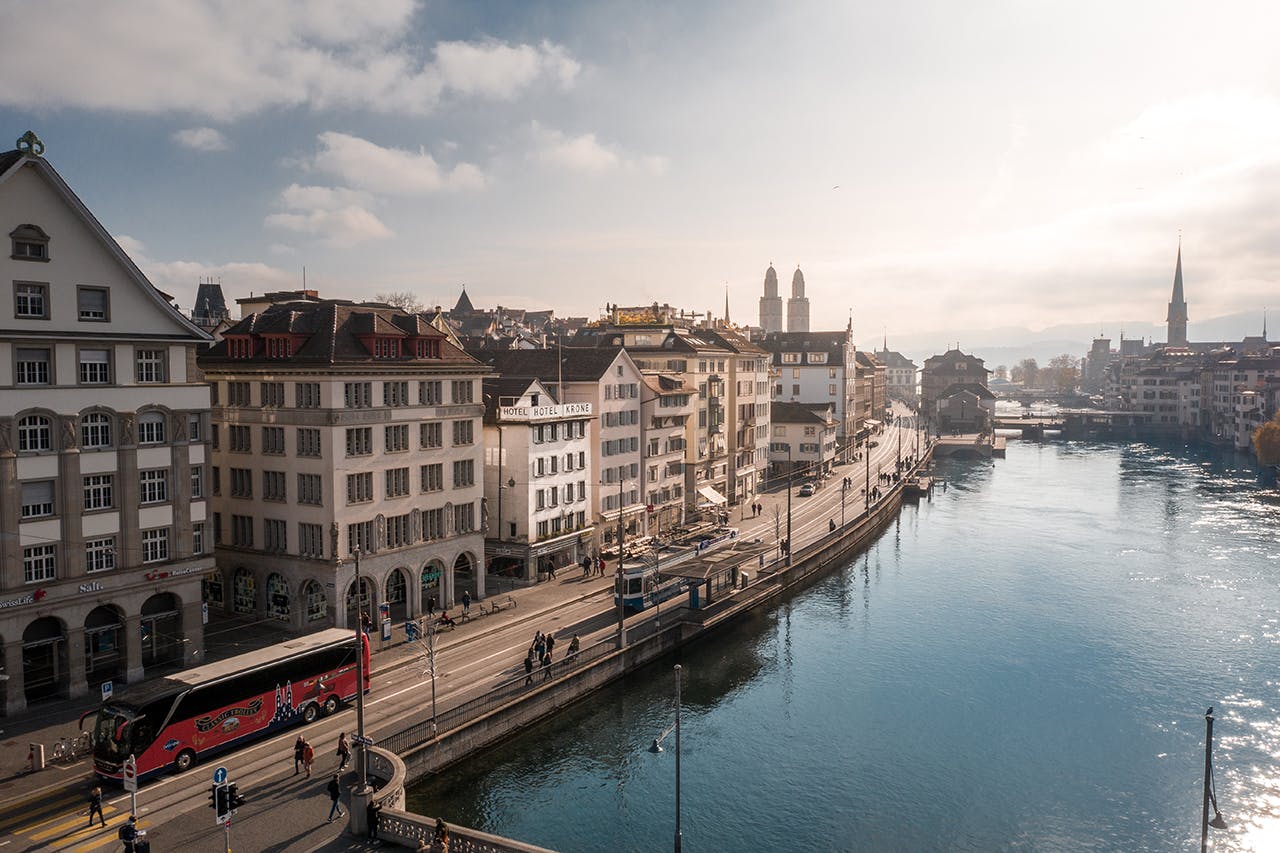 KRONE Zürich Pop Up Hotel Outside view left with bus