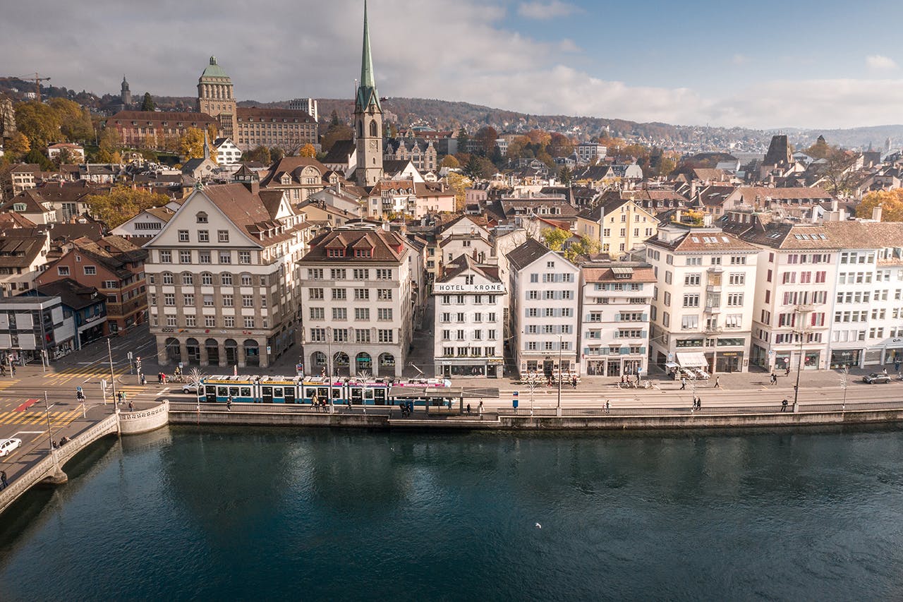 KRONE Zürich Pop Up Hotel Outside view straight far