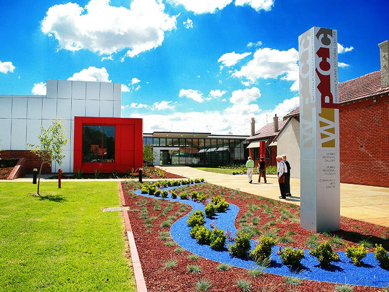 Stylish, modern centre offering art & cultural exhibitions, educational programs & a daytime cafe.