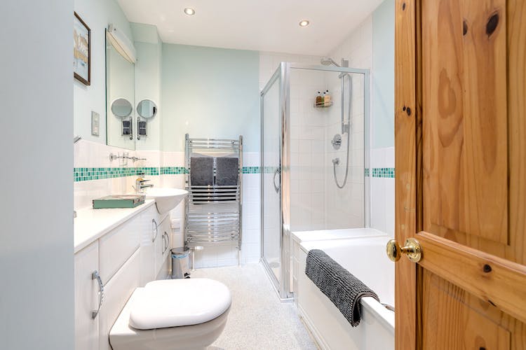 The Stables, bathroom, ensuite