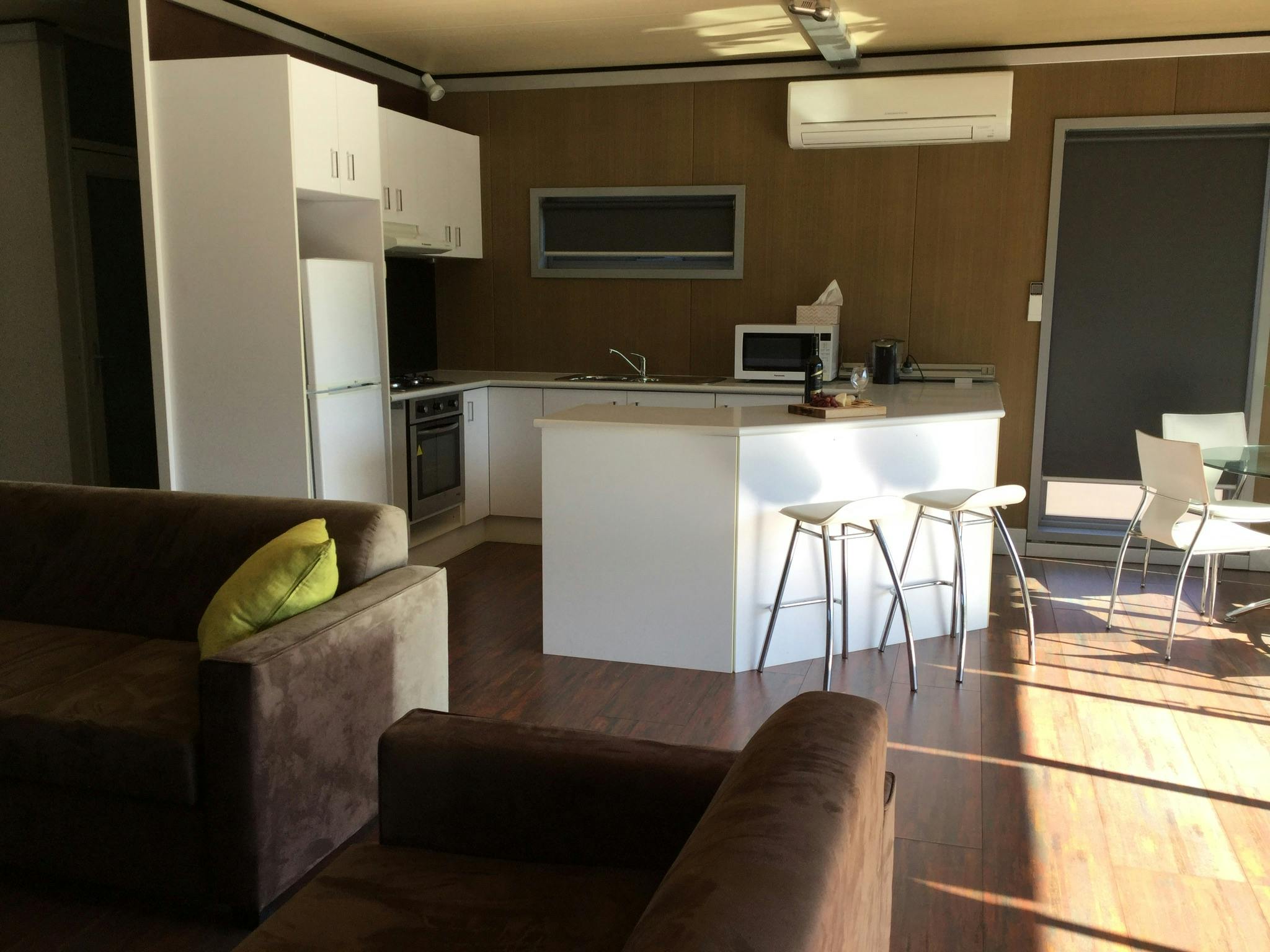 Spacious modern apartments that are filled with natural light, the perfect base for your next trip to Bendigo.