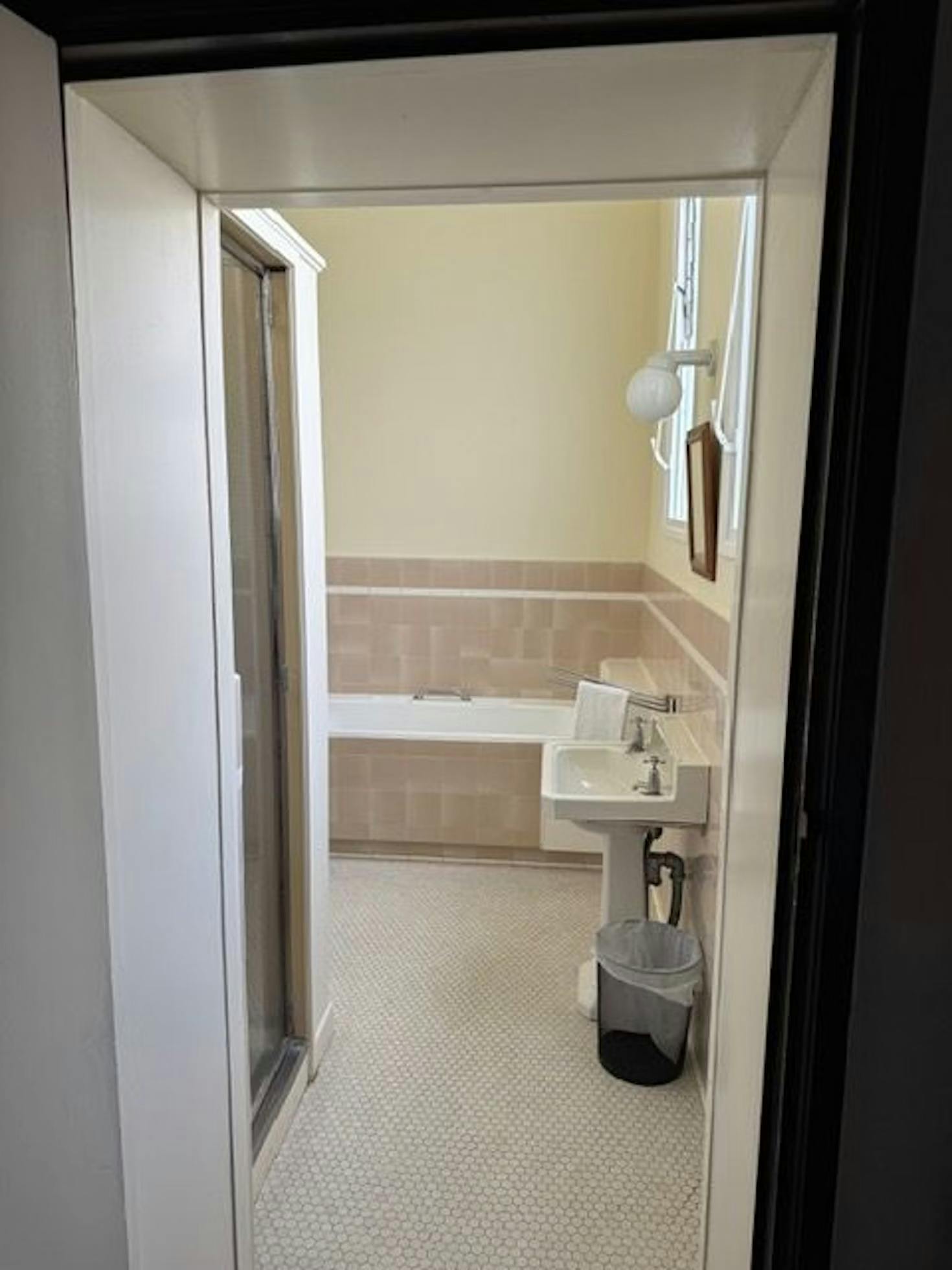 Queen's Room Ensuite