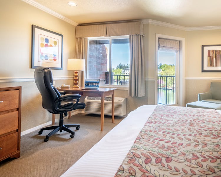 Century Hotel, lakeside, Tualatin, Lake View, King Room, work desk, Large screen TV, complimentary wifi