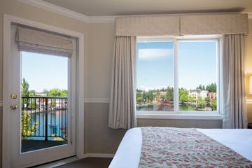 Two room lakeside suite, King bed, View