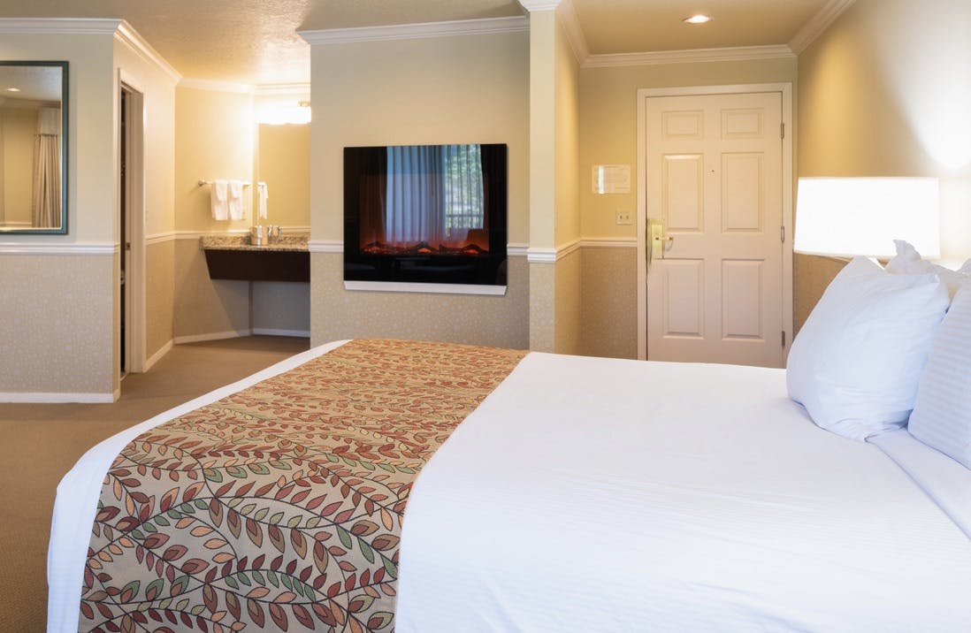 King Bed, LED fireplace