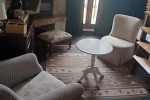 Detalle salón de estar con chimenea Atalaya