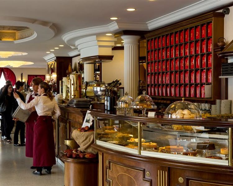 Boutique Room Trieste Hotel Design Mangiare a Trieste Caffè degli specchi