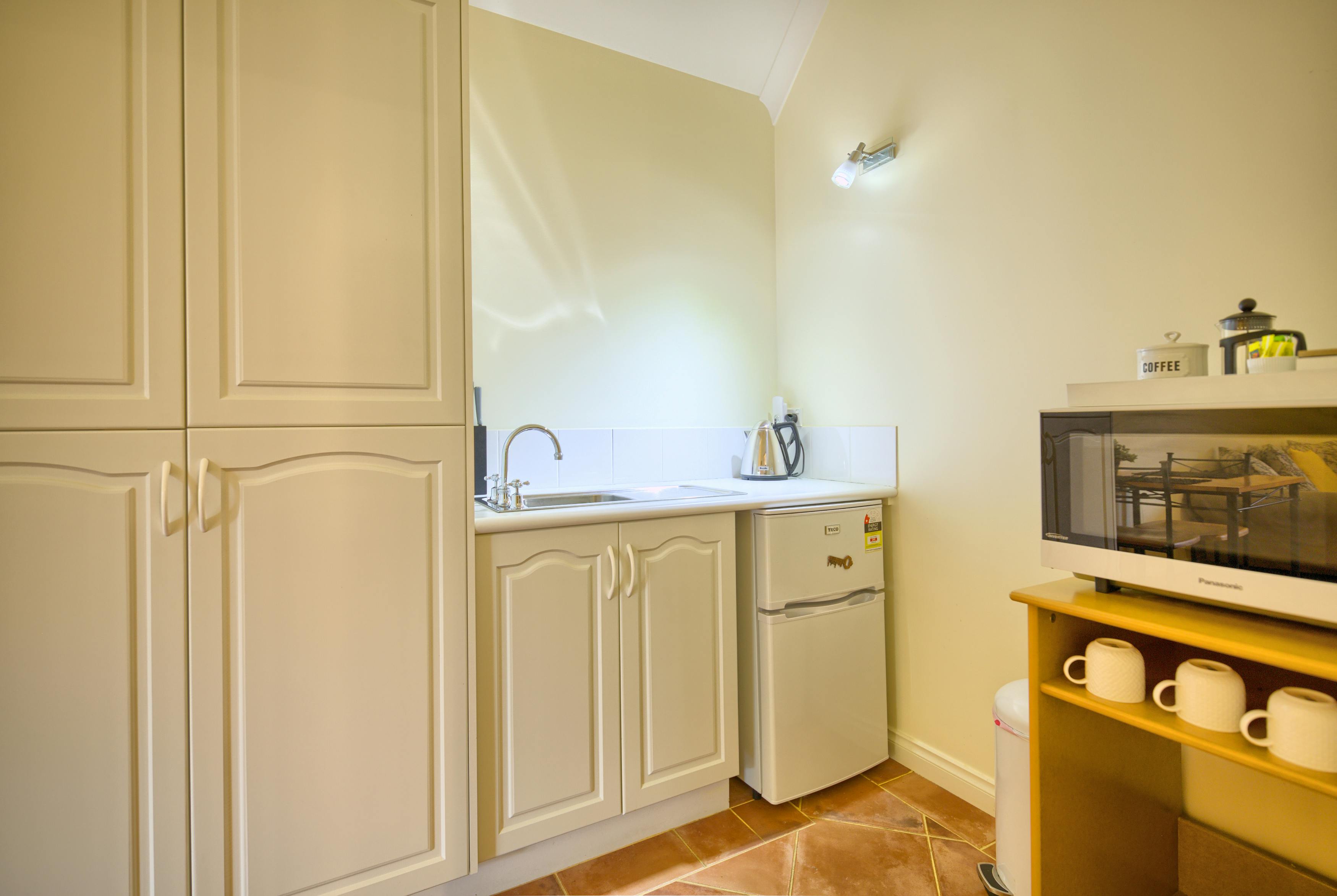 Suite 4 Kitchenette