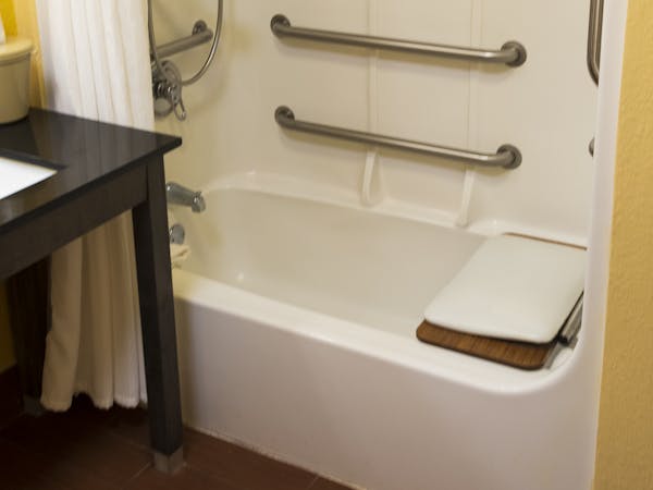 Accessible tub