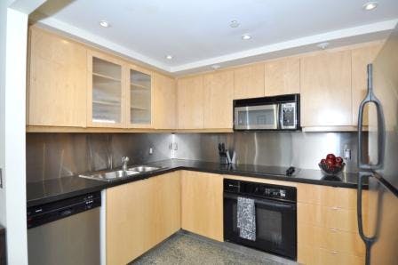 Yonge Suites Deluxe Split Level 2 Bedroom Penthouse H Kitchen