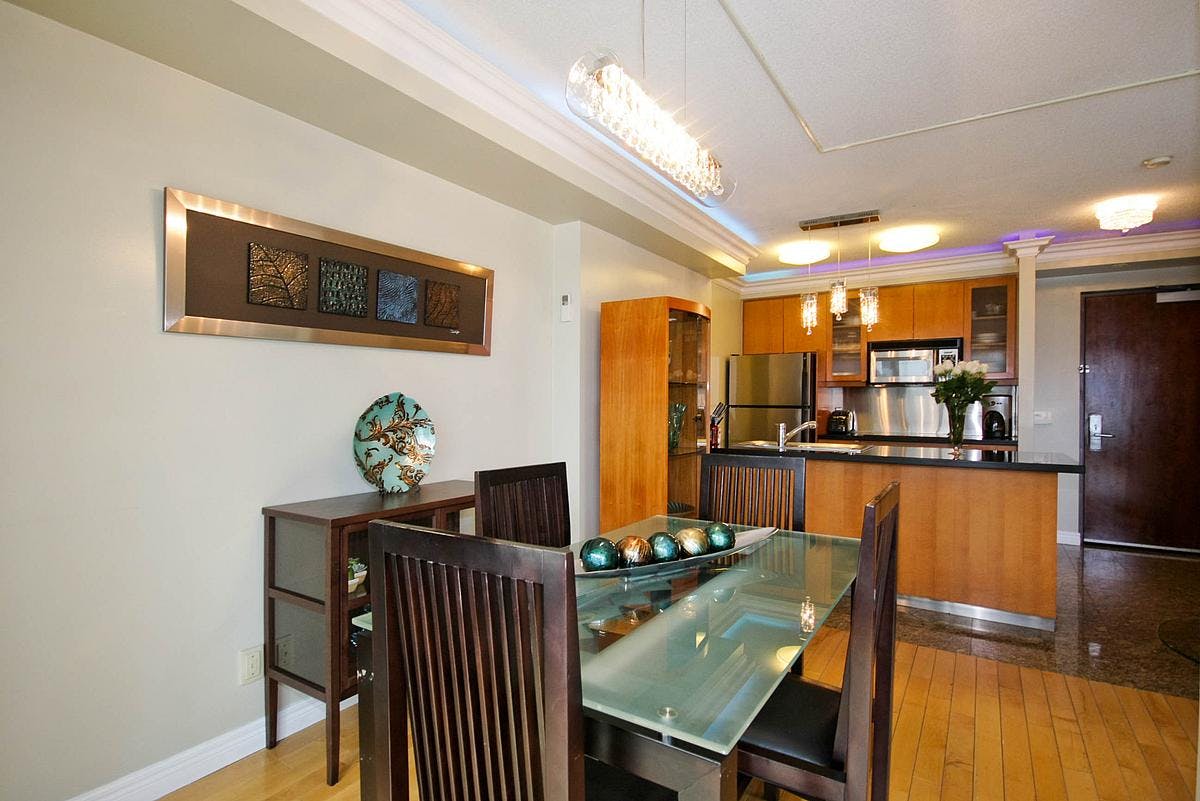 Yonge Suites Split Level 2 Bedroom Suite Penthouse E dining and kitchen