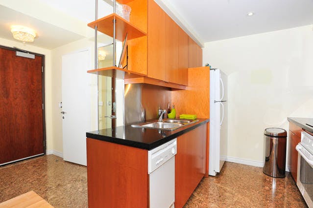 Yonge Suites One Bedroom Suite Kitchen