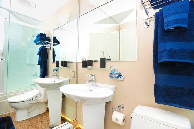 Yonge Suites One Bedroom Suite Ensuite Bathroom
