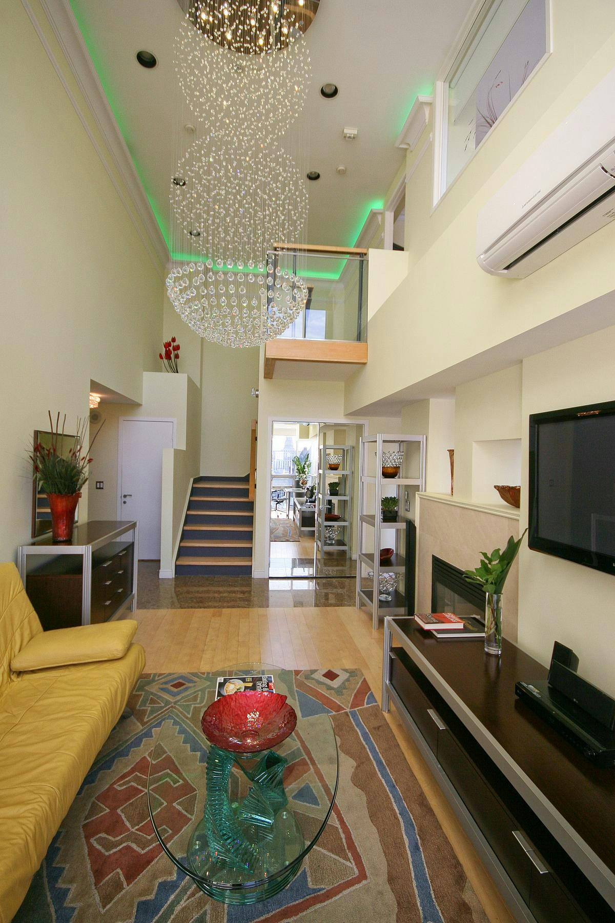 Yonge Suites One Bedroom Deluxe Penthouse G The Elgin Suite Living Room