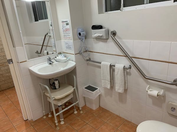 Rm26 Bathroom2