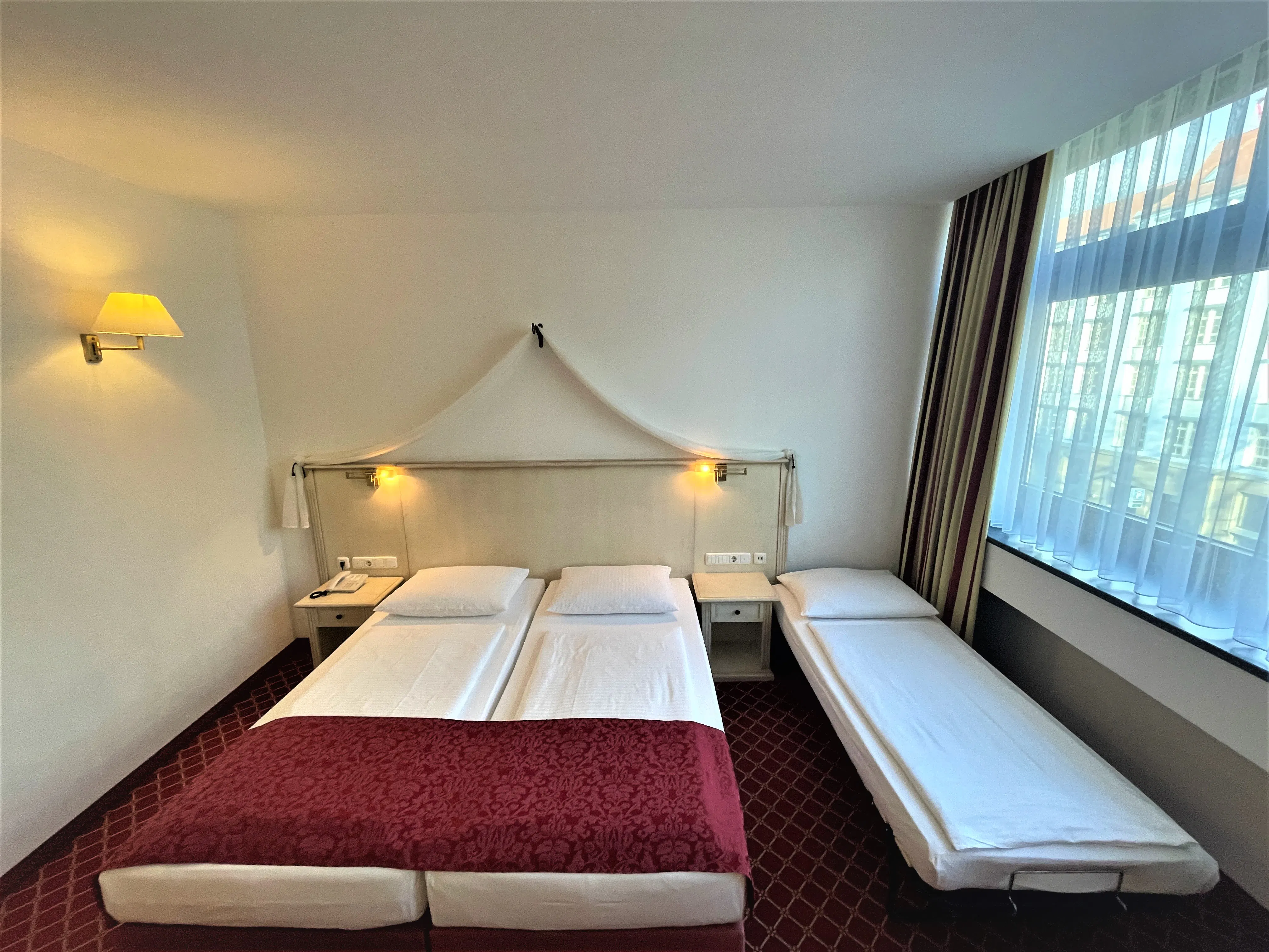 TRIPLE ROOM