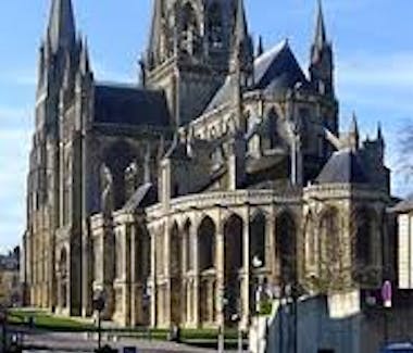 Cathédrale de Bayeux à 20 minutes d'Au Bonheur Nomade.