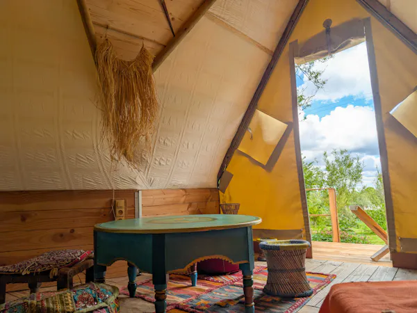 Au-Bonheur-Nomade vue intérieure du Tipi Trappeur