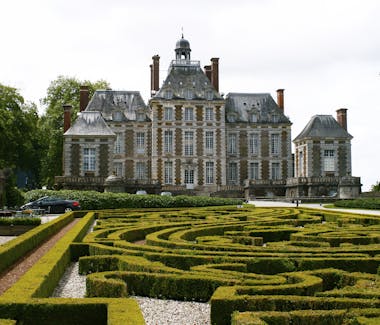 Château de Balleroy vue sur le jardin à la francaise.