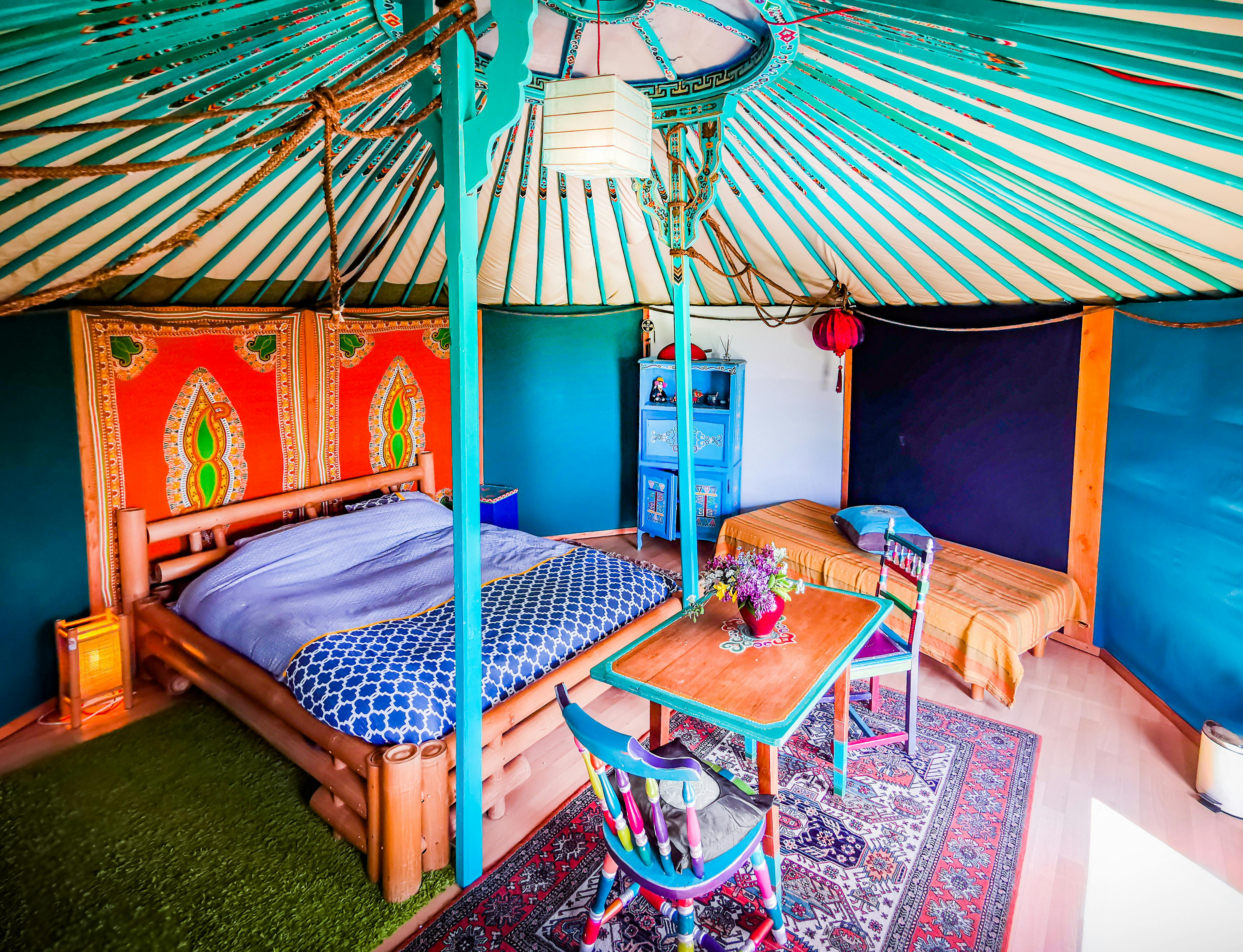 Intérieur yourte ciel contemporaine.