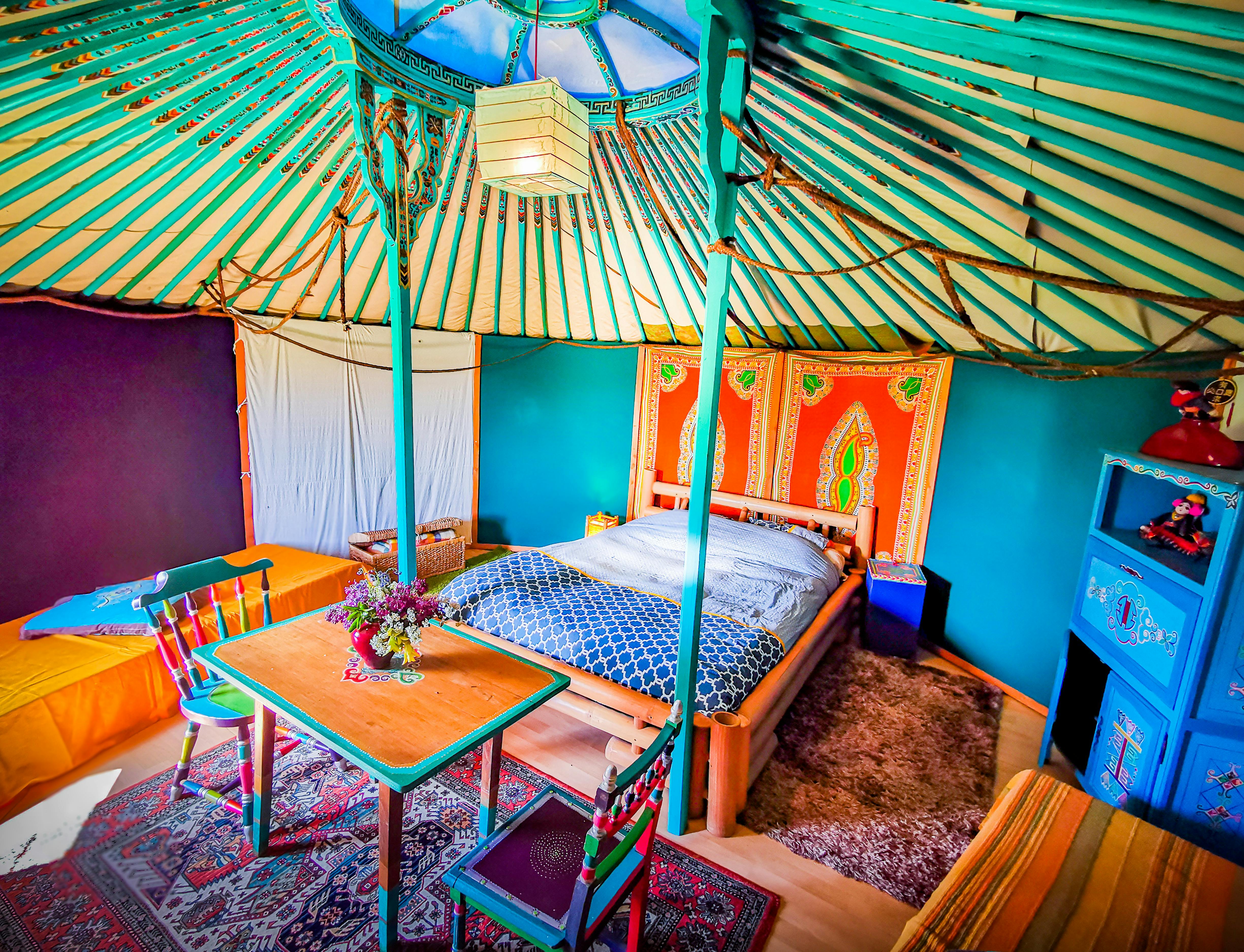 Intérieur yourte ciel contemporaine.