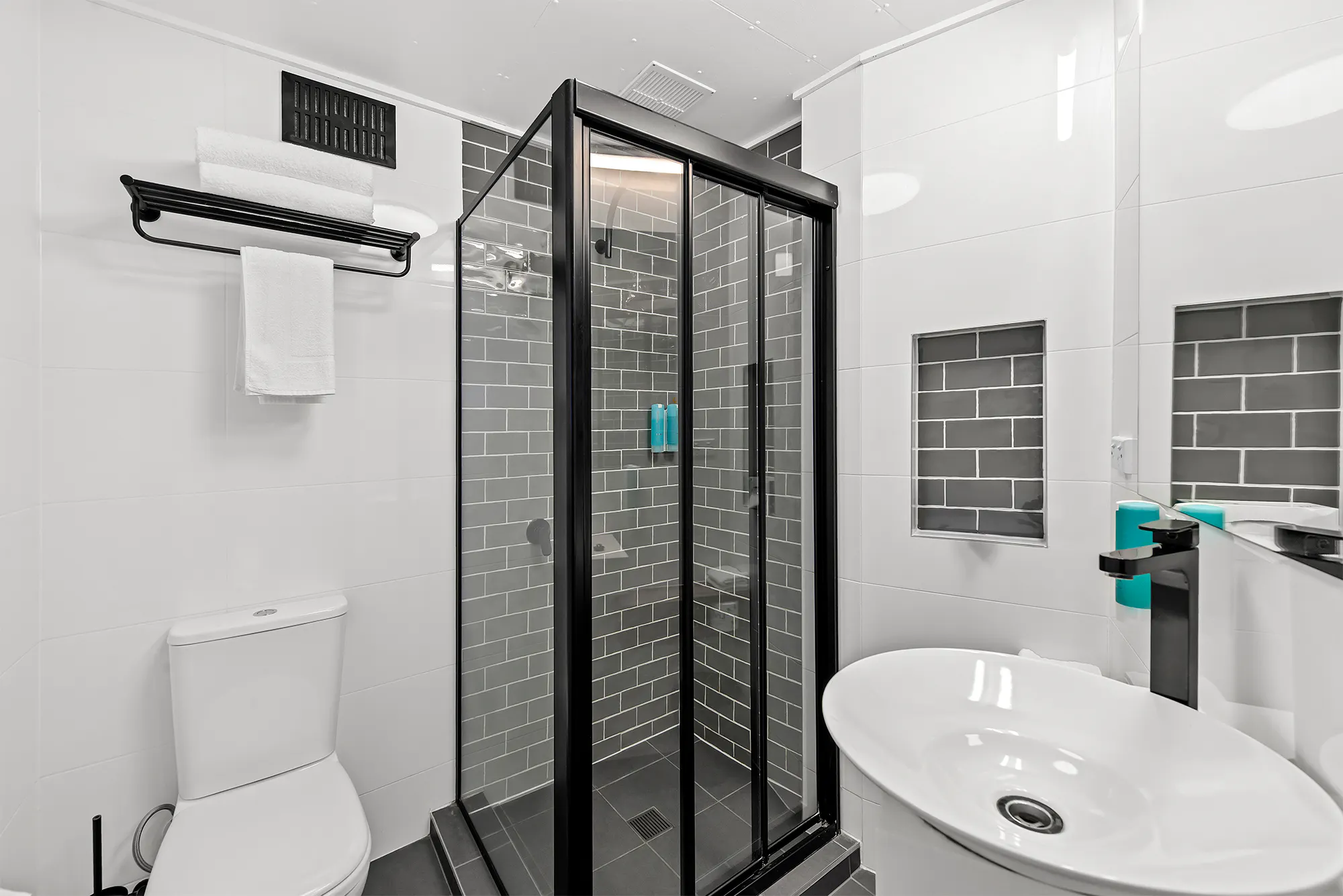 Tower Mill Hotel Brisbane guest bathroom