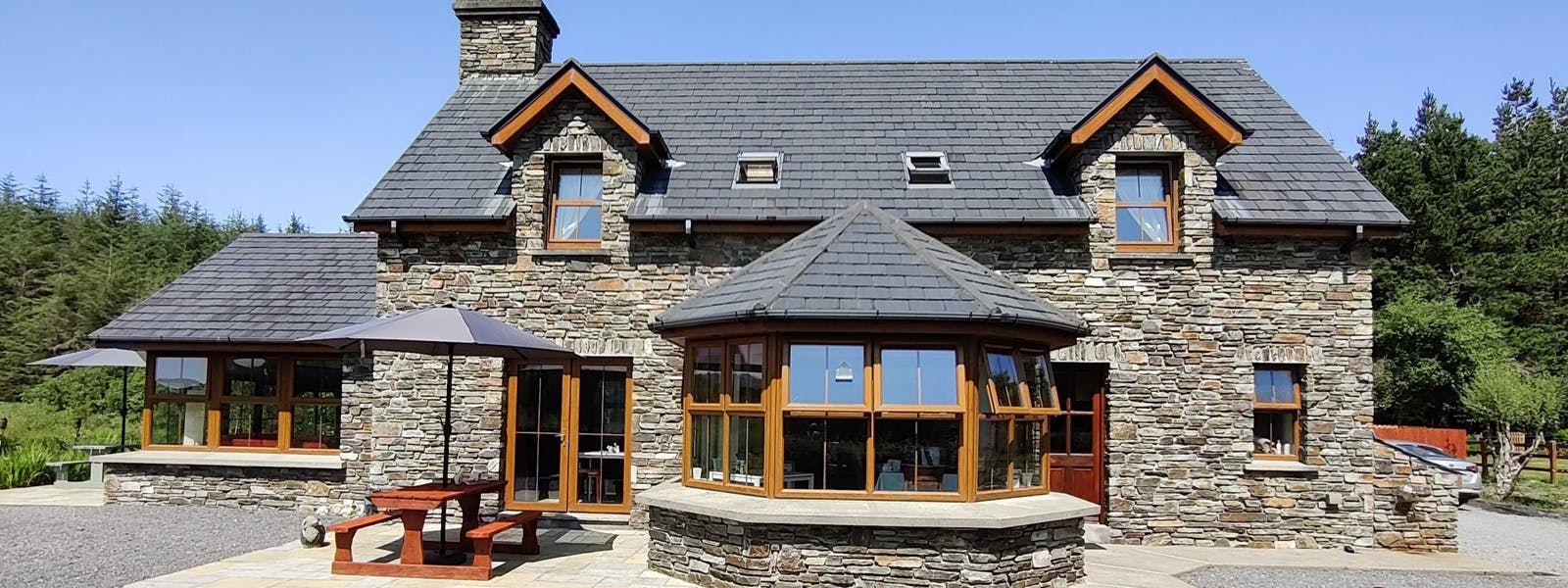 Front View of Álaind Lodges