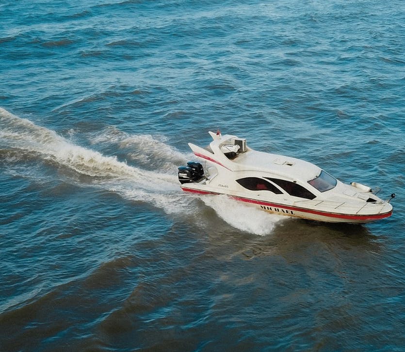 Transport boat to thousand islands