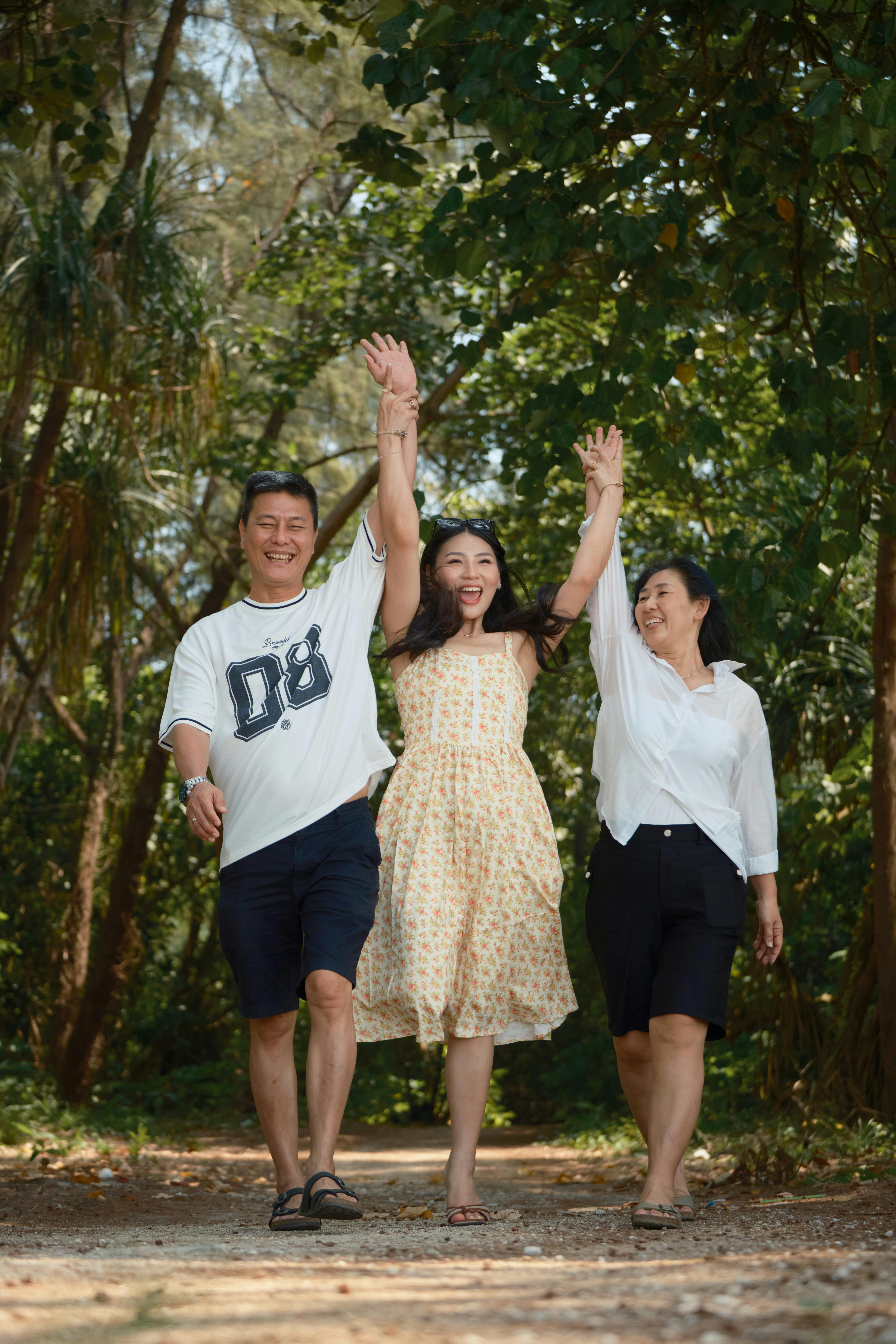 Family enjoying their time at Batumera in Thousand Islands