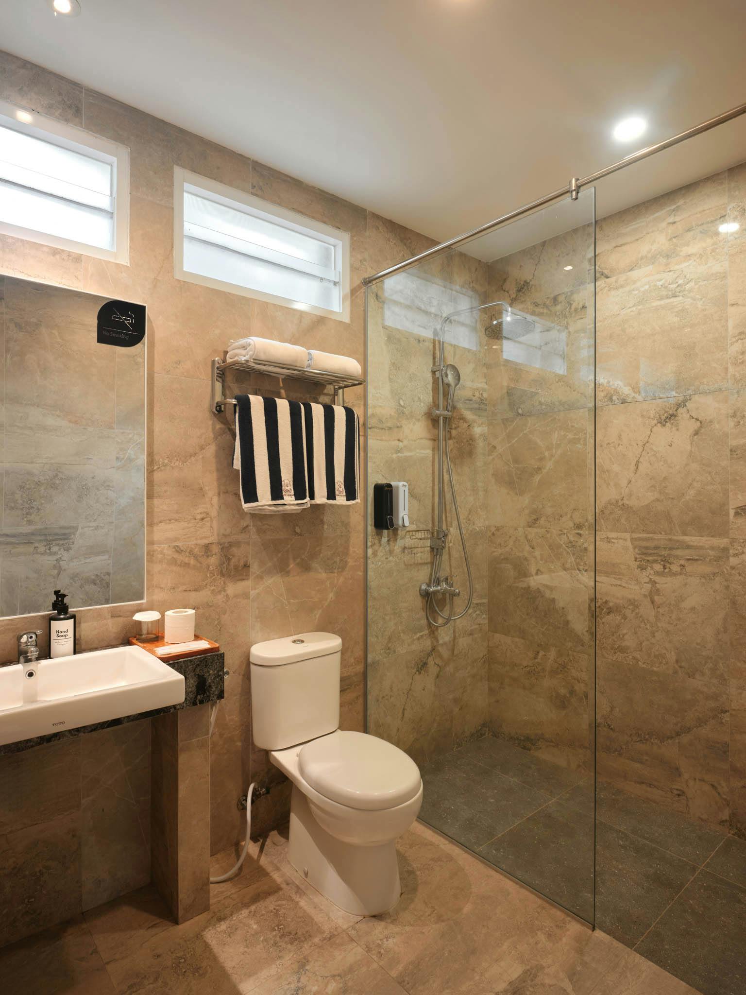 Bathroom of cabin at Batumera Pulau Payung in Thousand Islands