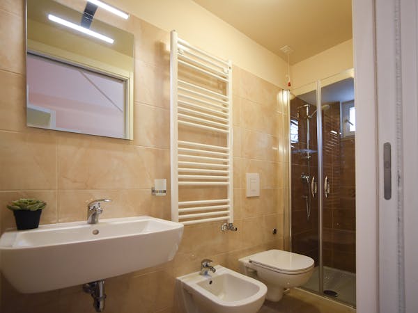 Bathroom - Standard West