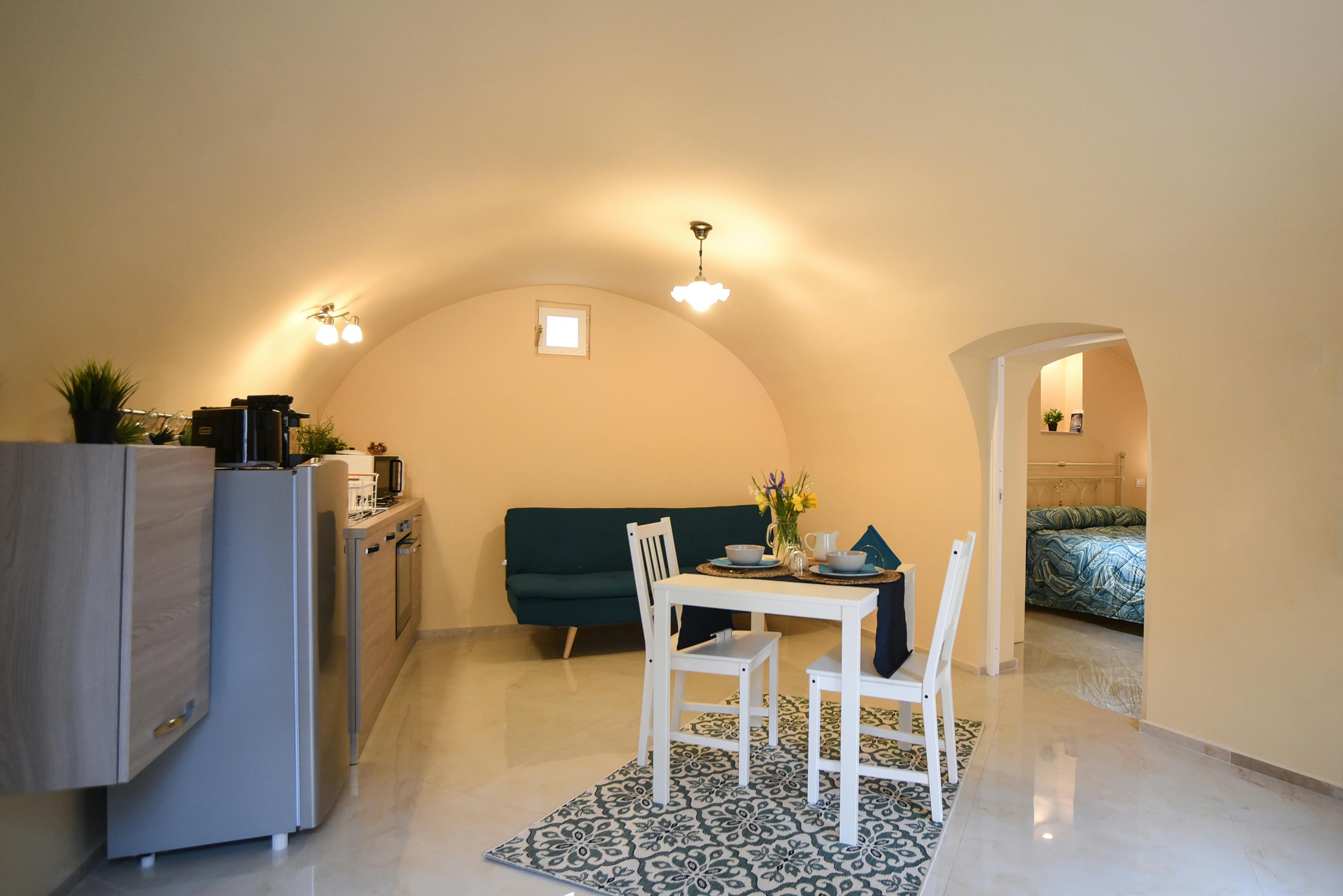 In-Room Dining - Standard East