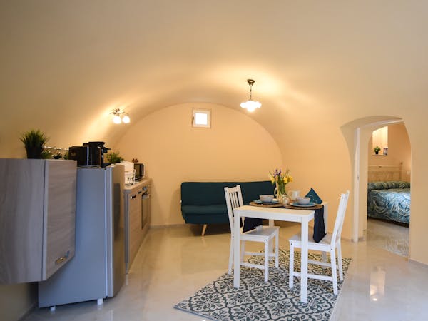 In-Room Dining - Standard East