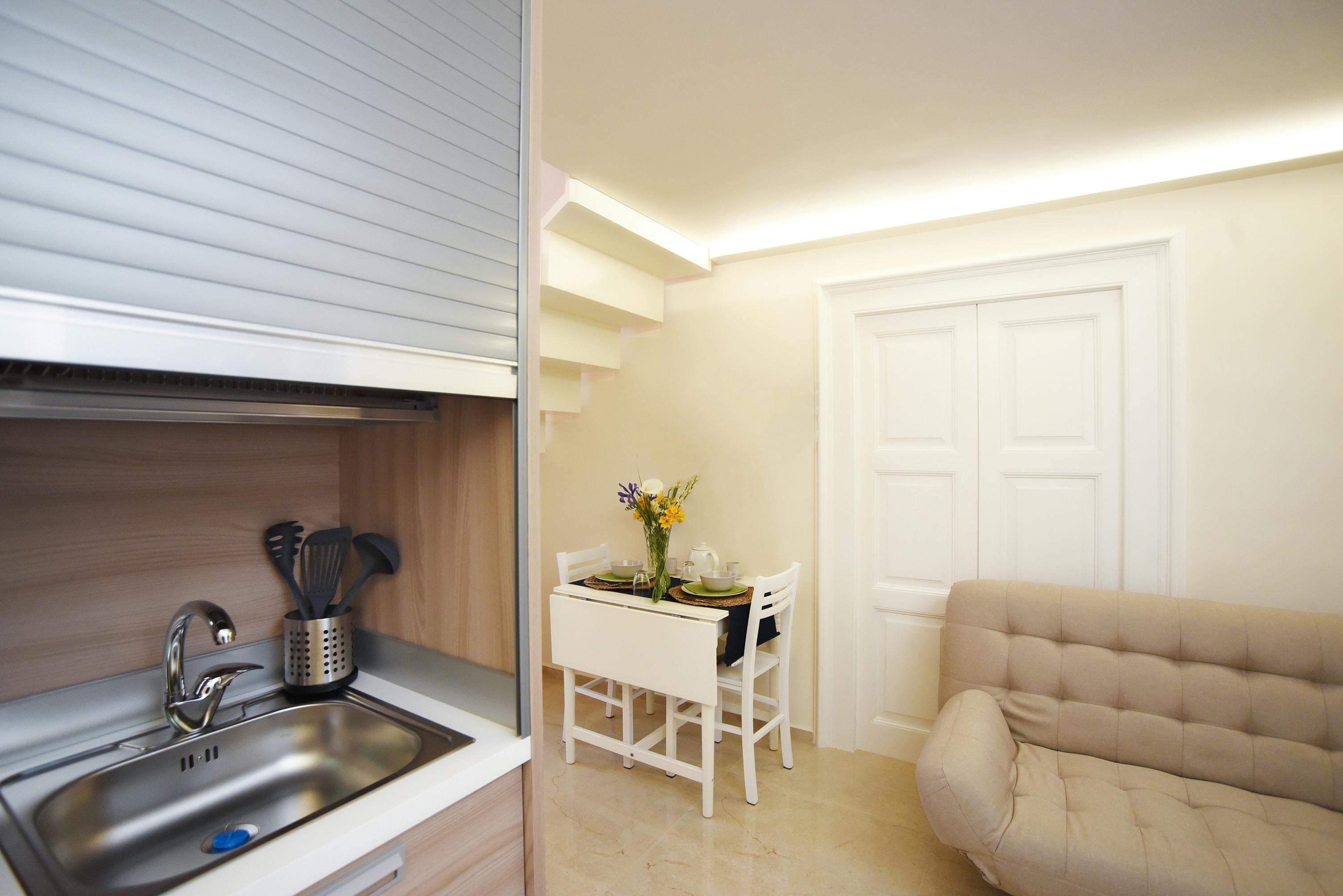 In-Room Kitchenette - Standard West