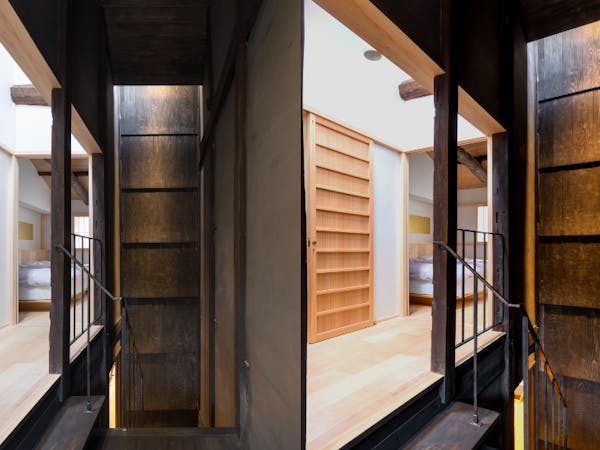 BenTen East Machiya in Kyoto - 2nd floor staircase landing