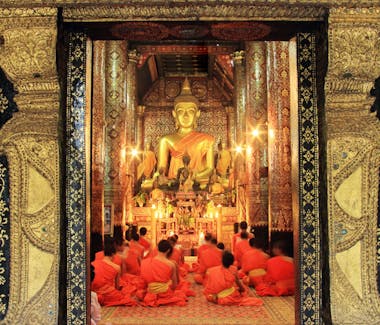 Wat Xiengthong temple monks chanting luang prabang