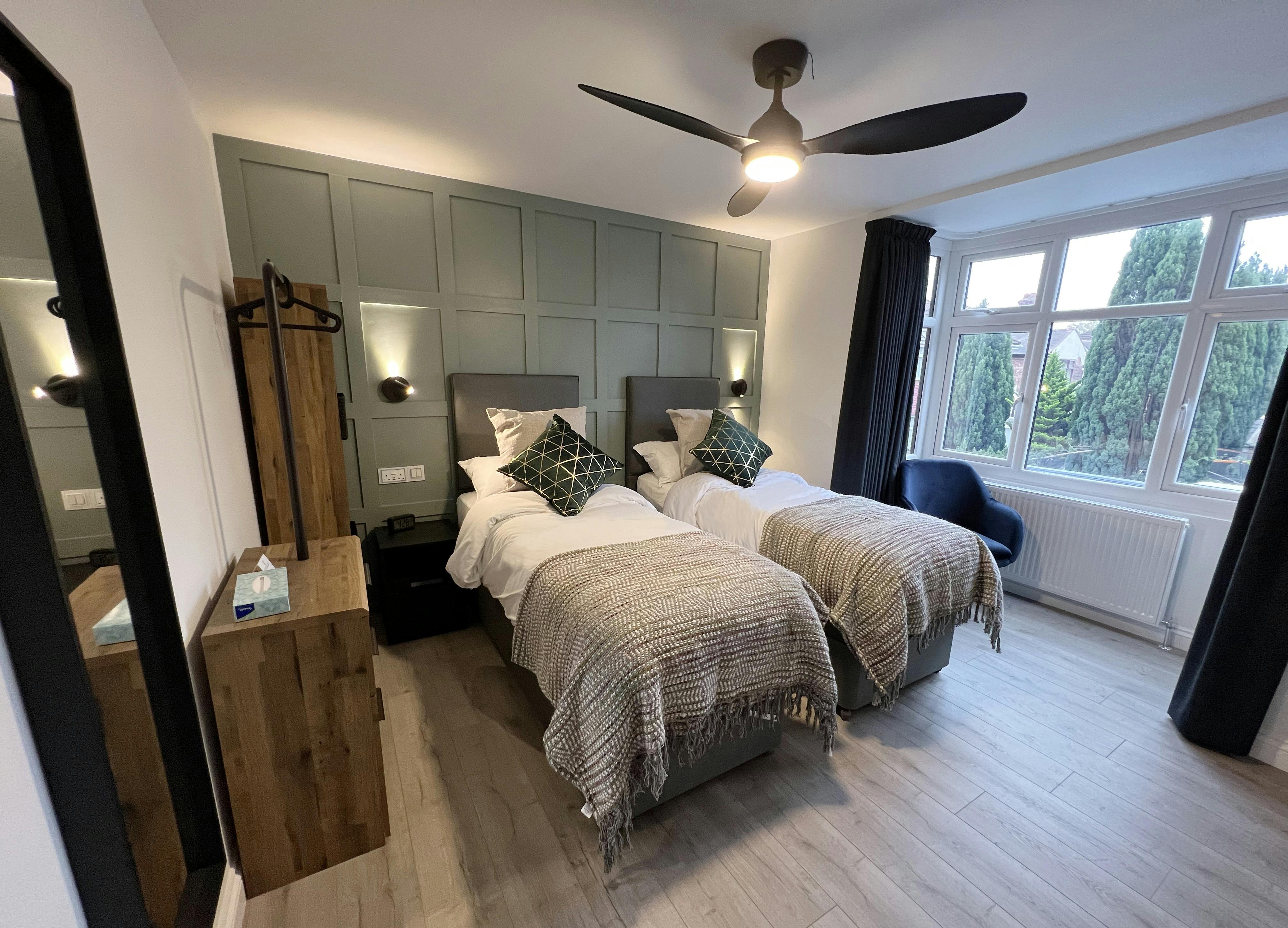 United Home B&B guest bedroom Victoria Peak Room