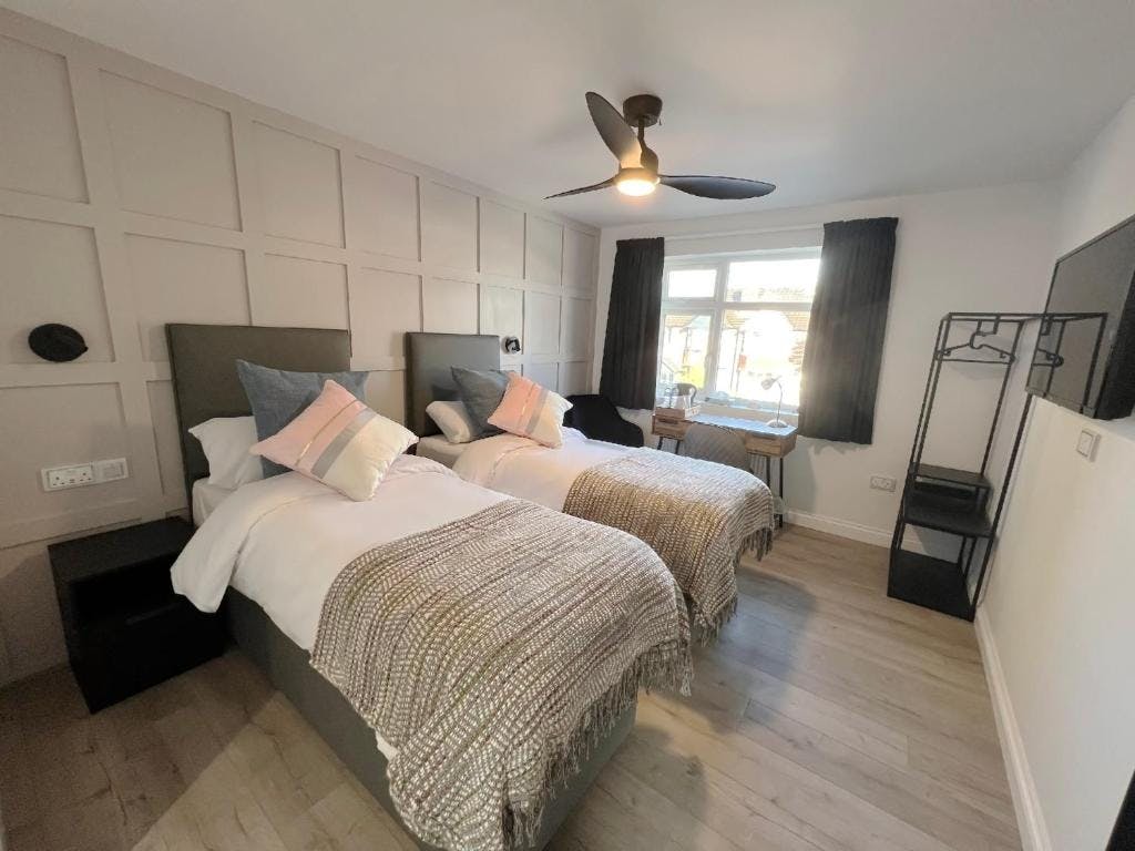 United Home B&B guest bedroom Victoria City Room