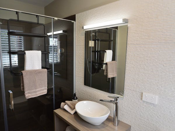 Deluxe Queen Studio, ensuite, Coopers Beach