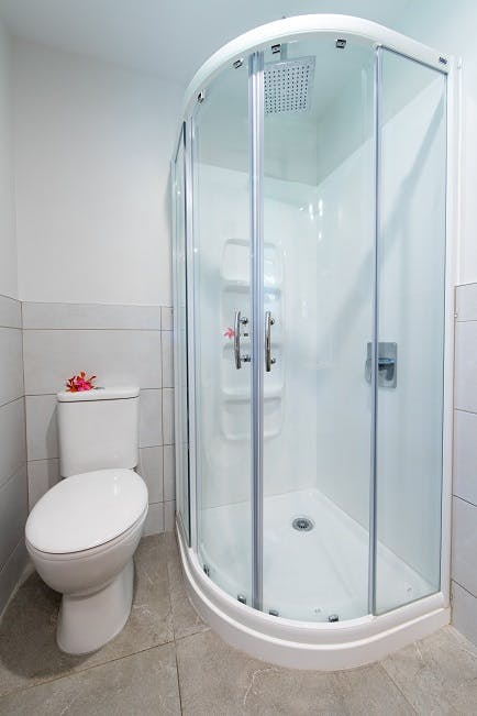 2 Bedroom Two Level Bathroom