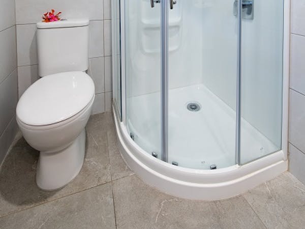 2 Bedroom Two Level Bathroom