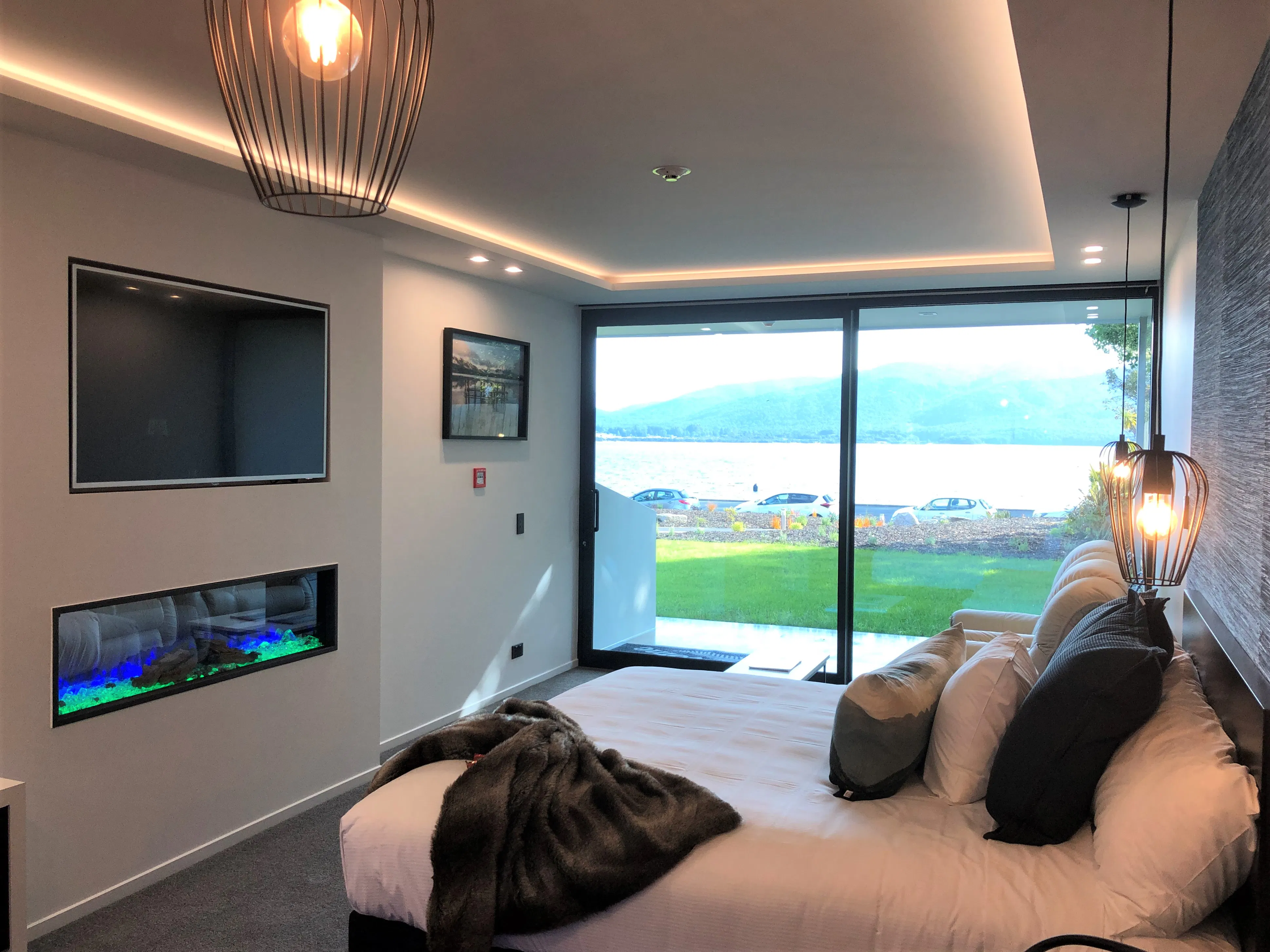 Tanara Deluxe Studio View and Fire