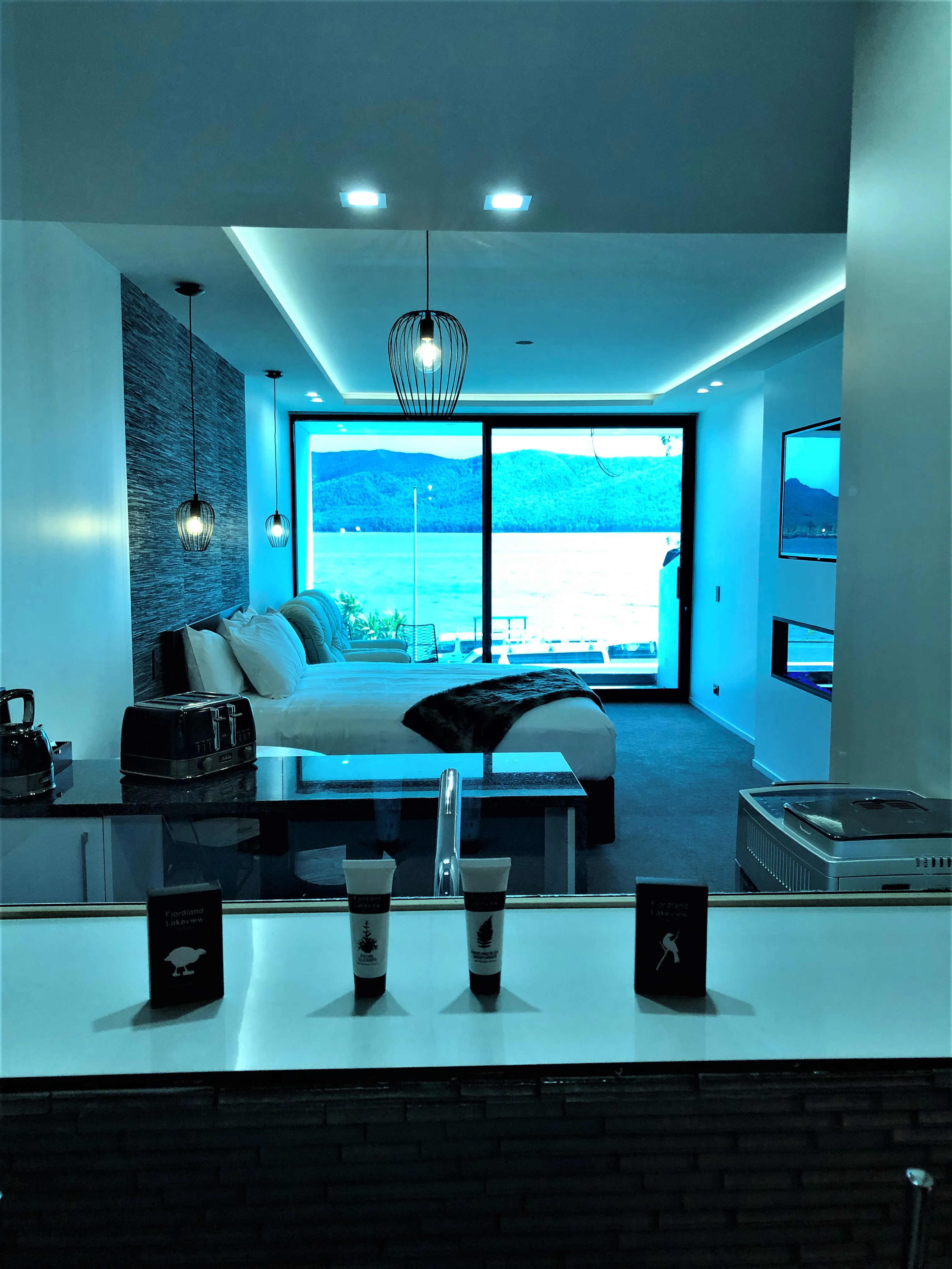 Tanara Deluxe Upstairs Studio double sided mirror