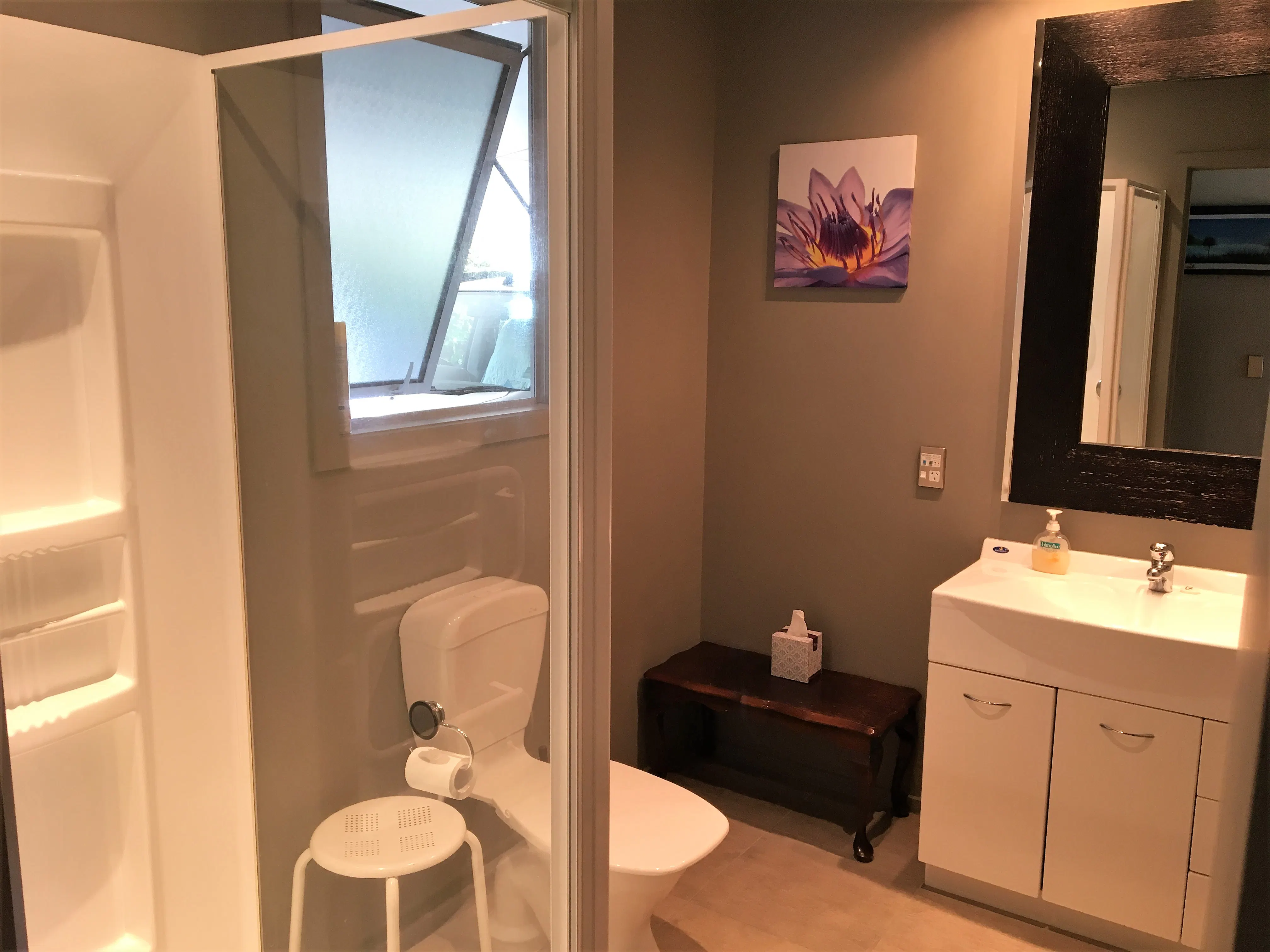 3 bedroom townhouse bathroom