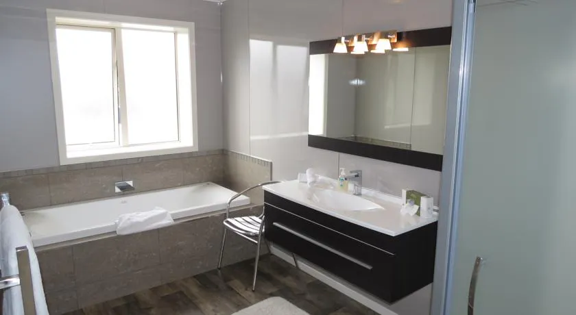 2 bedroom bathroom with spa bath