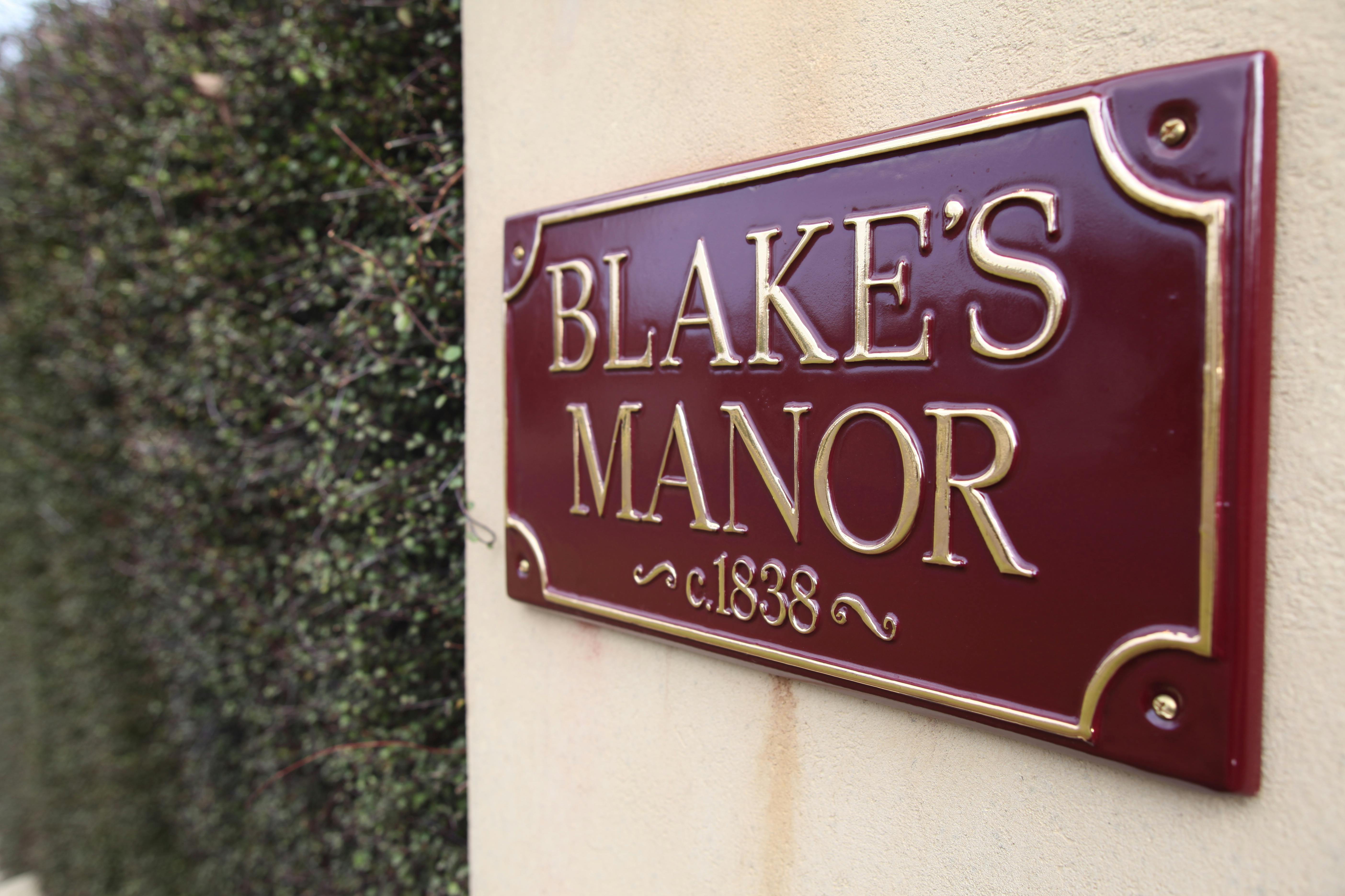 Historic Blakes Manor Heritage Accommodation. Affordable luxury and comfort close to hundreds of Tasmanias attractions