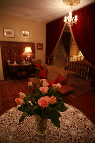 Historic Blakes Manor Heritage Accommodation. Affordable luxury and comfort close to hundreds of Tasmanias attractions