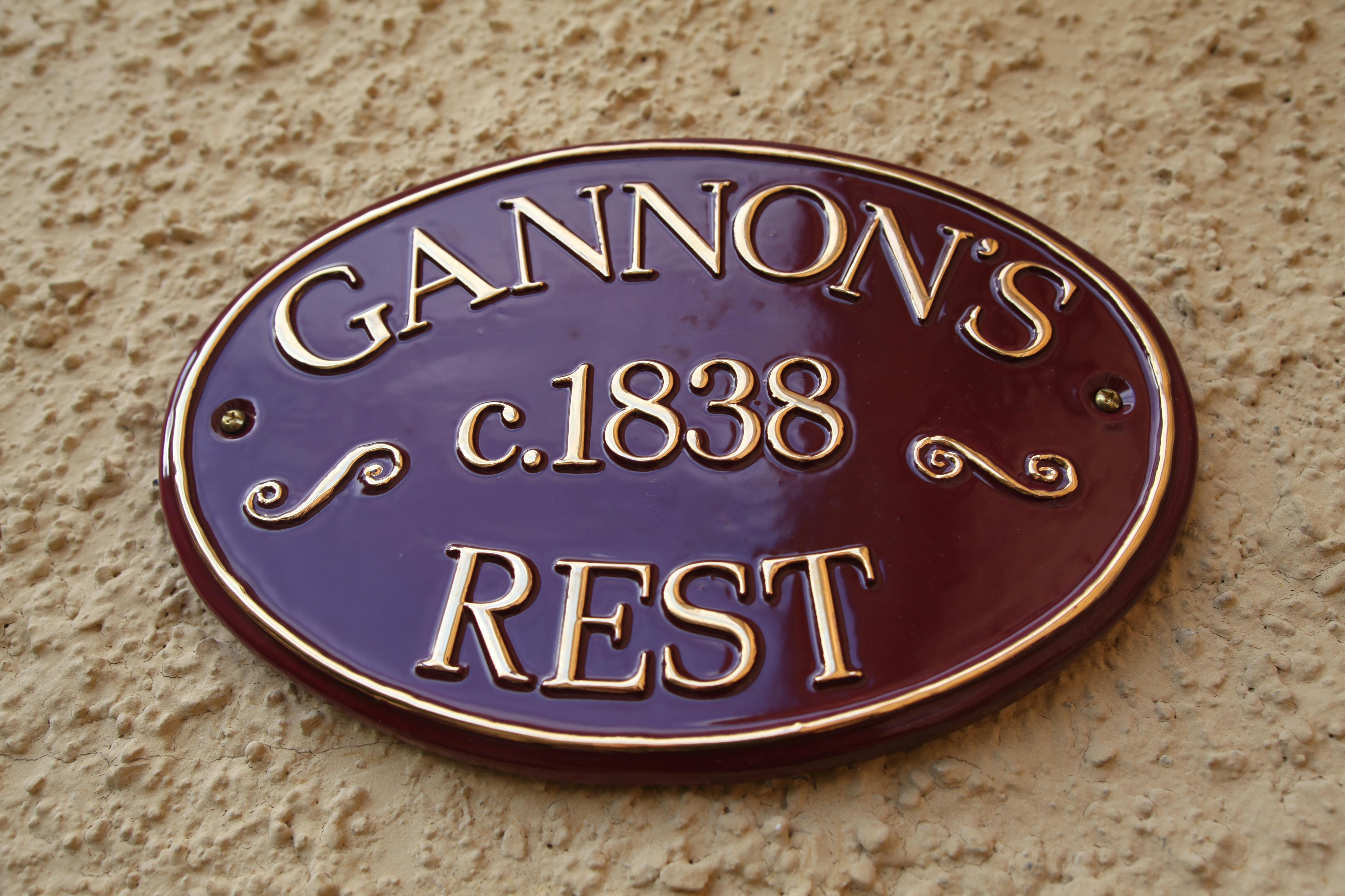 Historic Blakes Manor Heritage Accommodation. Affordable luxury and comfort close to hundreds of Tasmanias attractions