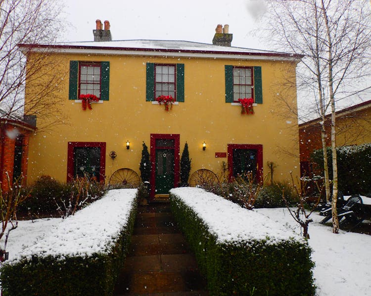 Blakes Manor Heritage Self-contained Accommodation, Tasmania in the snow. So romantic and beautiful.