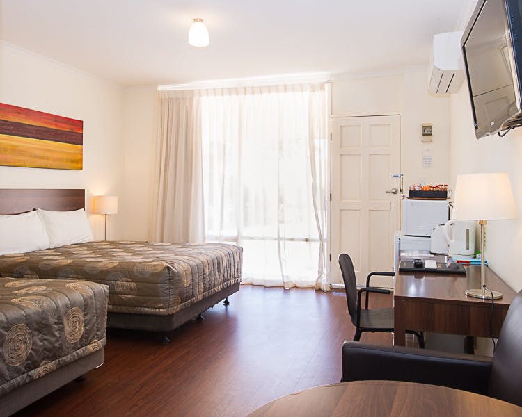 Budget Triple Room: 1 Double, 1 Single